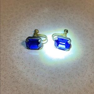 Vintage silver and gold tone blue rhinestone screw back earrings (29)
